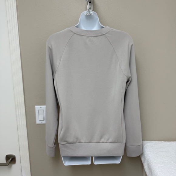 Athleta Seasoft Scoop-neck Sweatshirt Long Sleeve Abalone Gray/Ivory Size XS - Picture 6 of 12